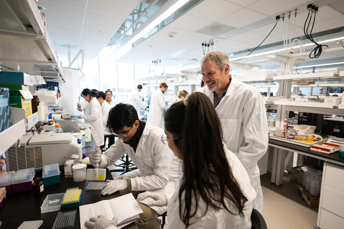 Dr. Peter Zandstra supervises students in a lab
