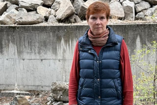 &apos;It&apos;s like the Wild West out here&apos;:  Resident questions safety of gravel mine near Oliver, B.C. 